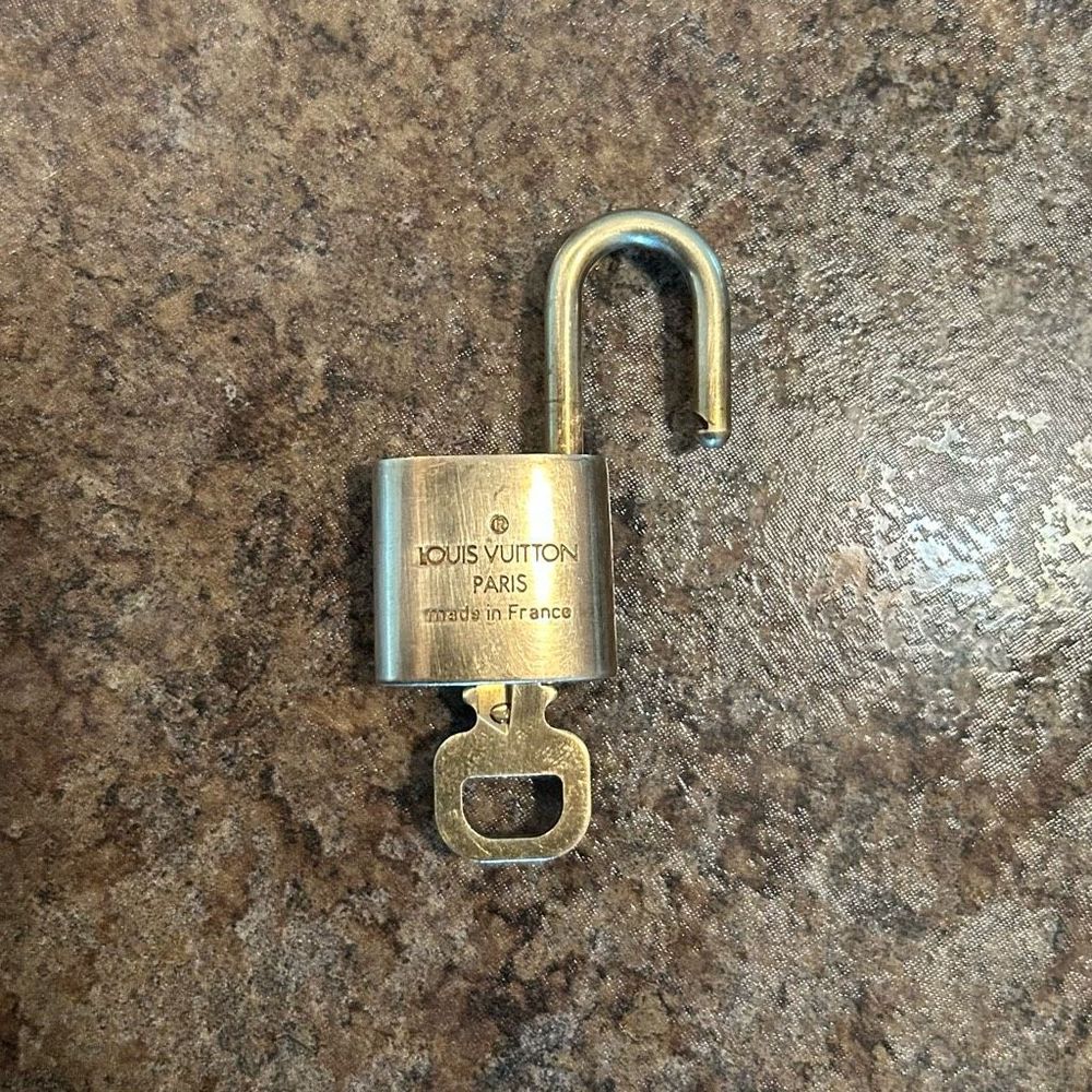 Louis Vuitton #321 Lock and Key Brass Gold with Necklace Gold Chain (unbranded) - Picture 5 of 8